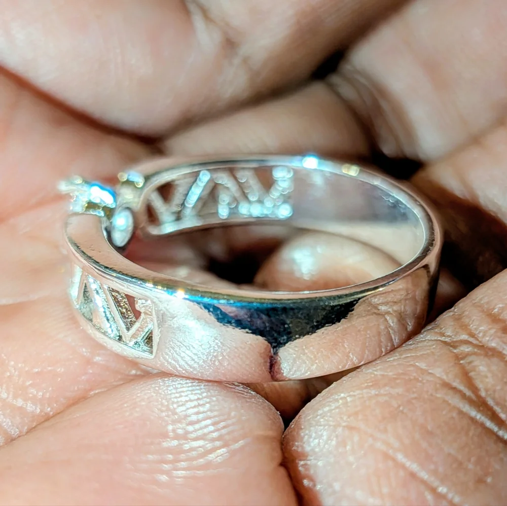 Stunning 925 Silver Unisex Ring Sz 9